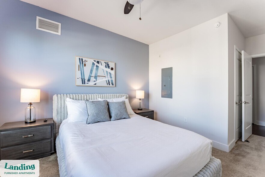 Building Photo - 480 N Orange Ave