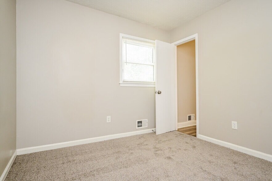 Building Photo - 3074 Menlo Park Dr