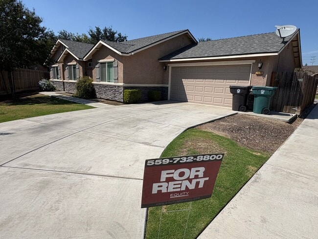 Primary Photo - Tulare home move-in ready!