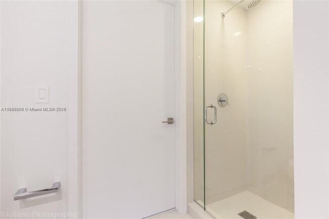 Building Photo - 121 NE 34th St