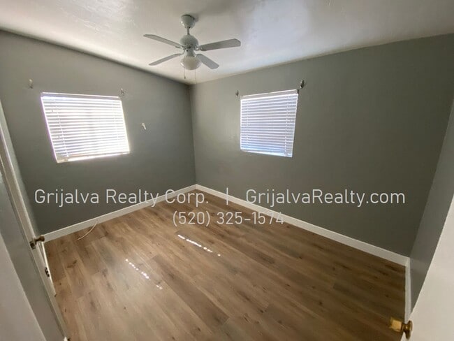 Building Photo - 1416 E Lee St