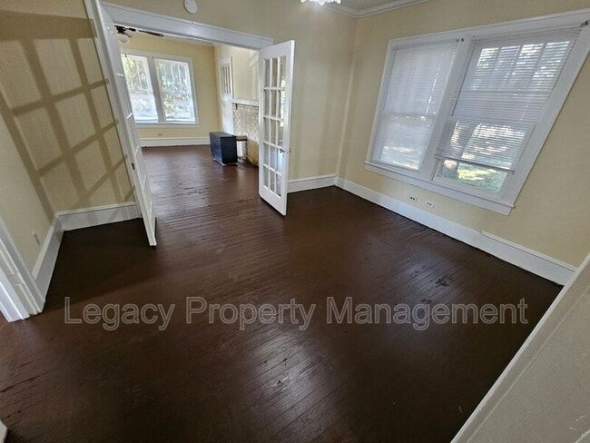 Building Photo - 805 Wicker St