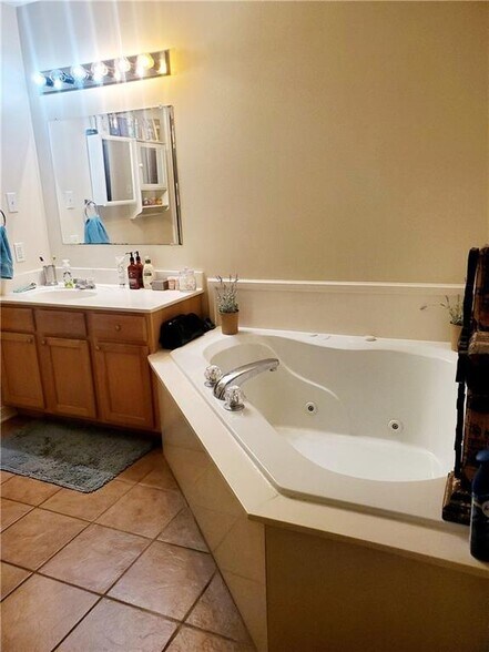 Building Photo - 131 S Gate Dr