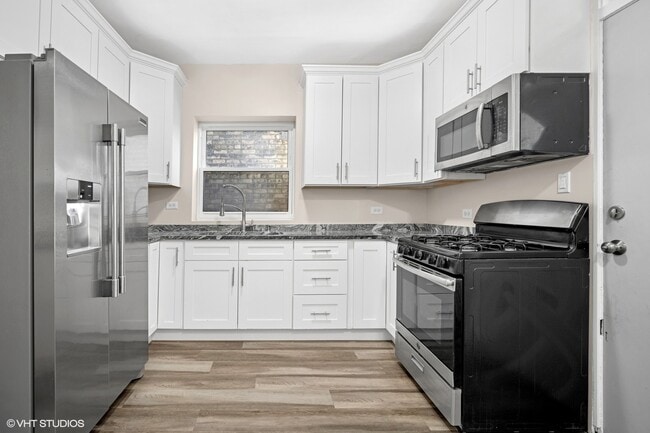 Primary Photo - 4831 W Roscoe St