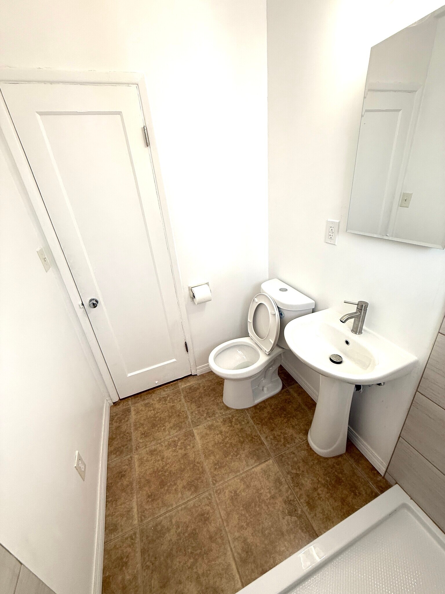 Building Photo - 180 Glover Ave