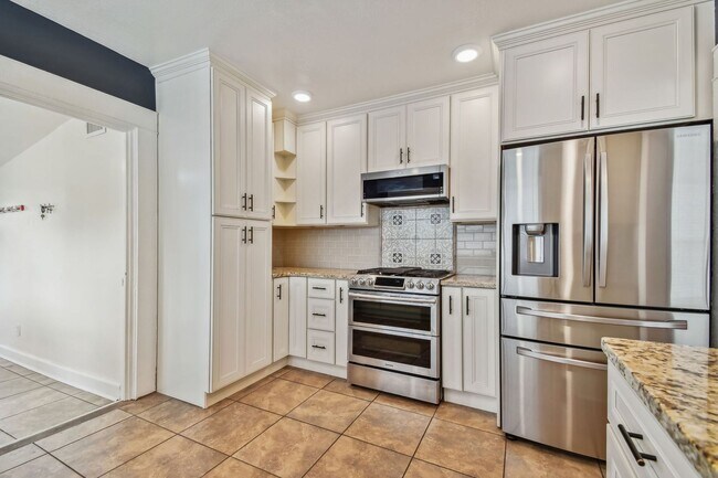 Building Photo - Riverside Heights Historic Bungalow!