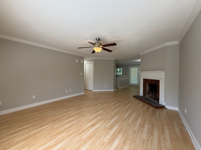 Building Photo - Spacious Two Bedroom, 2nd Floor Condo with...