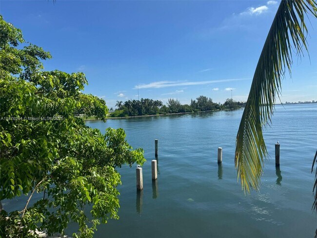 Building Photo - 600 NE 36th St