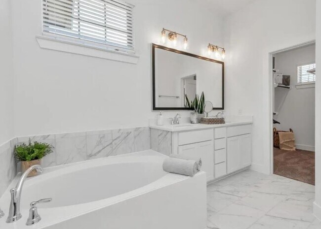 Building Photo - 1526 Crystal Stream Dr