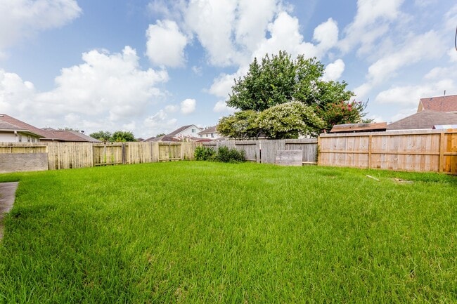 Building Photo - 7615 Greenwood Point Dr