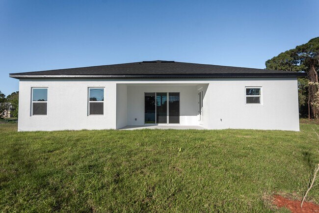 Building Photo - Peaceful and Private setting new construct...