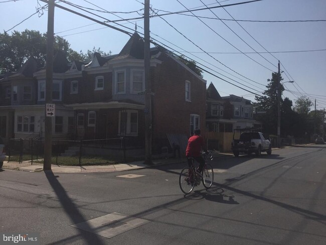 Building Photo - 300 E 23rd St