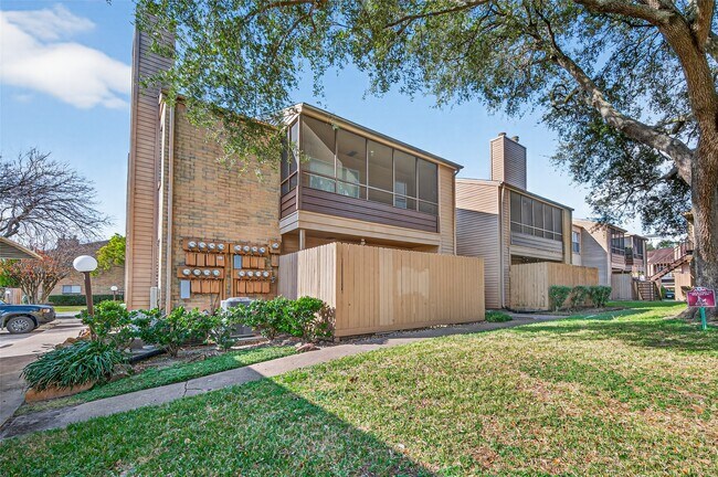 Building Photo - 10555 Turtlewood Ct