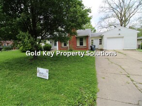 Building Photo - Large 3 BR 1 BA House with Garage and Central Air SECTION 8 APPROVED