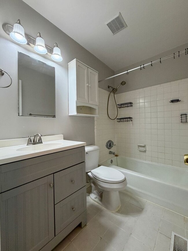 Building Photo - Charming 3bdr Brick Rancher in the Heart of Williamsburg, VA