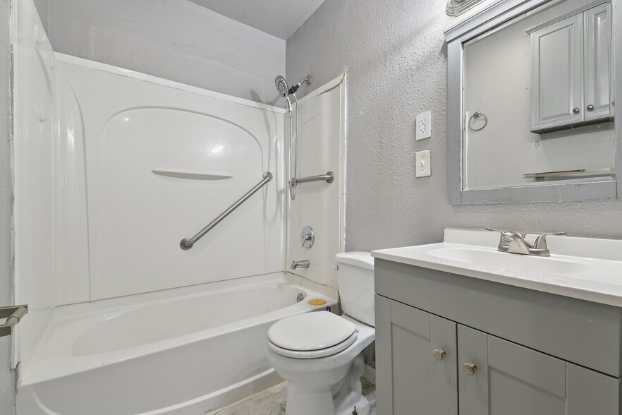 Building Photo - 1604 Parklane Dr