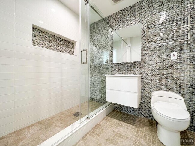 Building Photo - 2 bedroom in Brooklyn NY 11222