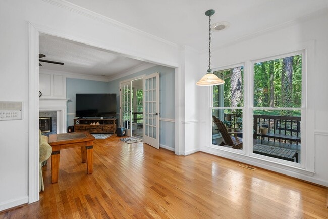 Building Photo - Beautiful 4BR, 3.5BA Tri-Level Home in Wel...