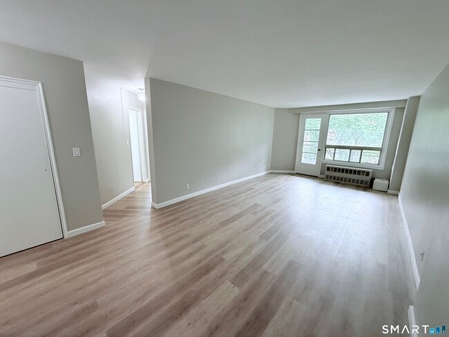 Building Photo - 71 Strawberry Hill Ave