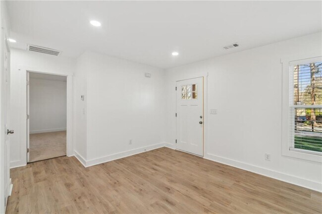 Building Photo - 4179 Hanes Dr