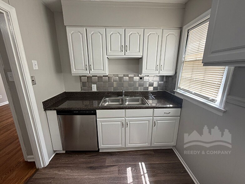 Building Photo - Your Perfect Home: Renovated 3 Bed, 1 Bath!