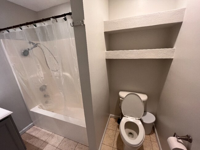 Building Photo - 133 N Ridge Dr