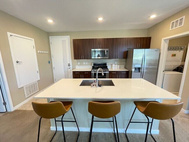 Building Photo - Carry Over Showing: This property has been...