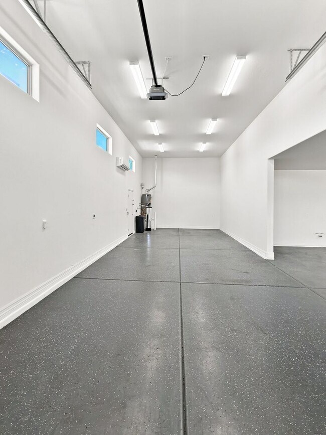 Building Photo - Luxury SMART HOME For Rent!
