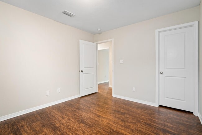Building Photo - 3836 Chesterfield Ln