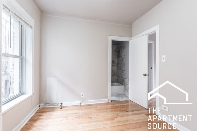 Building Photo - 5662 N Ridge Ave