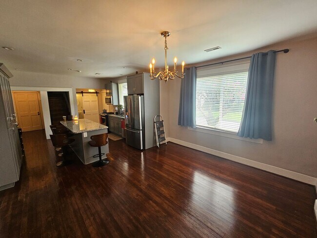 Building Photo - 3000 Peronne Ave
