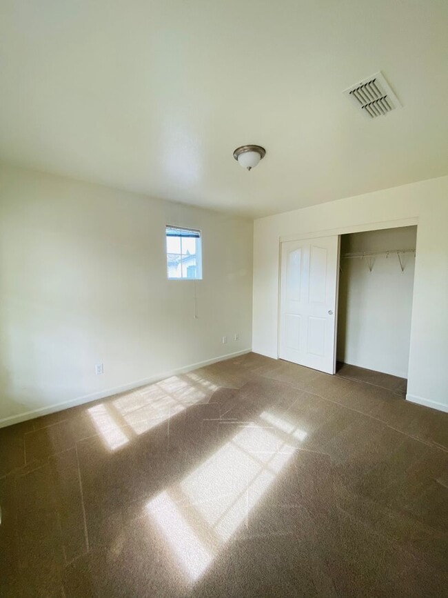 Building Photo - Westlake Winner... Walk to Parks & Schools 3 Bedroom 2.5 Baths