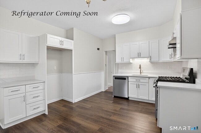 Building Photo - 95 Parrott Ave