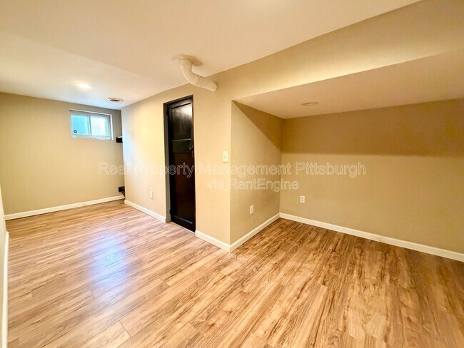 Building Photo - 1818 Kleber St