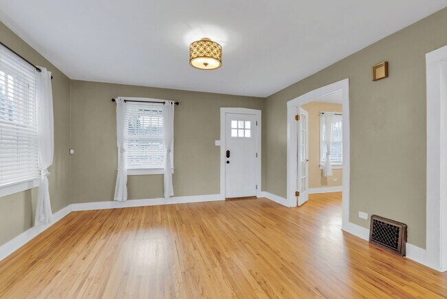 Building Photo - 4994 Julian St