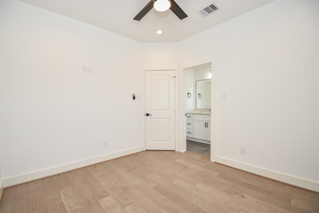 Building Photo - 4112 Marina St