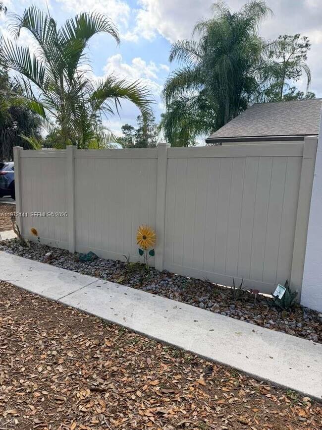 Building Photo - 1350 Periwinkle Pl