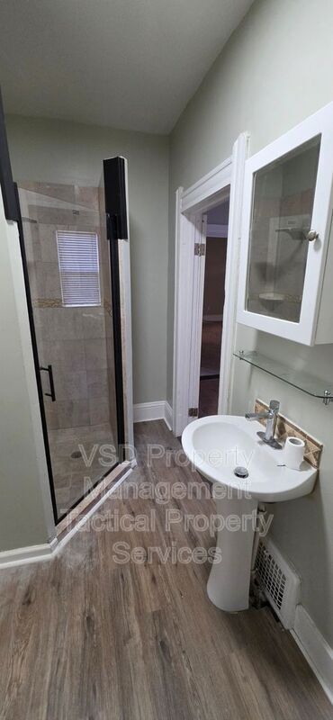 Building Photo - 3062 W 51st St