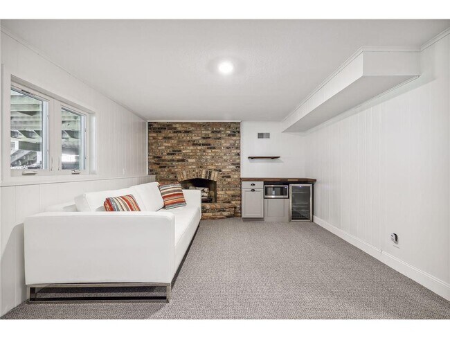 Building Photo - 18620 26th Ave N