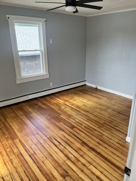 Building Photo - 176 Pleasant St
