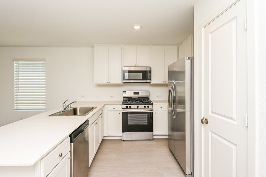 Building Photo - 2236 Crested Saguaro St