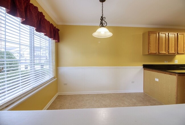 Building Photo - 1160 Hawthorne Ln