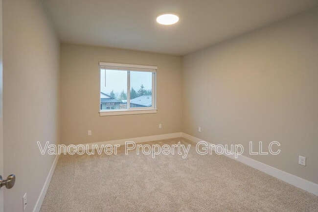 Building Photo - 2215 E Badger Wy