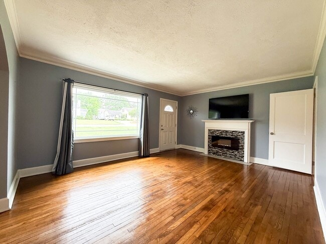 Building Photo - 2515 Camille Dr