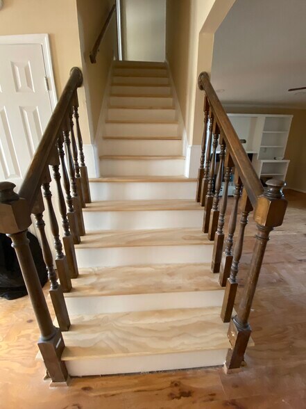 1st floor stairs - 524 Pine Tops Ct