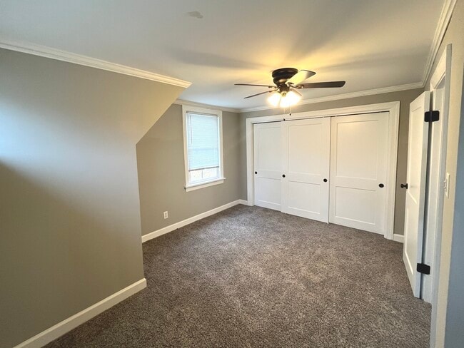 Building Photo - 805 S Norbury Ave