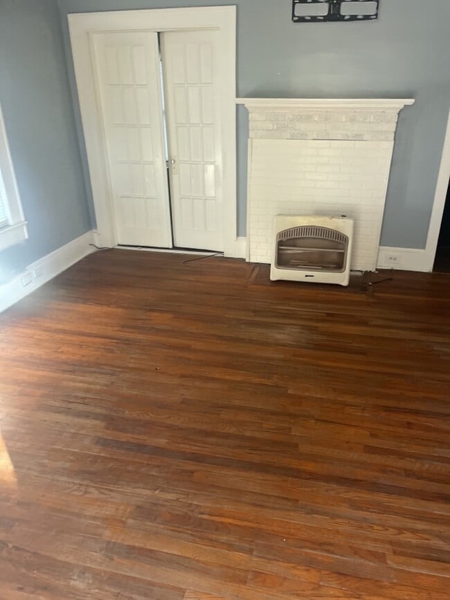 Building Photo - 3 Bedroom 1.5 Bathroom