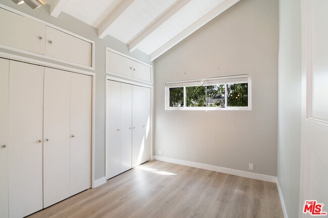 Building Photo - 414 University Ave