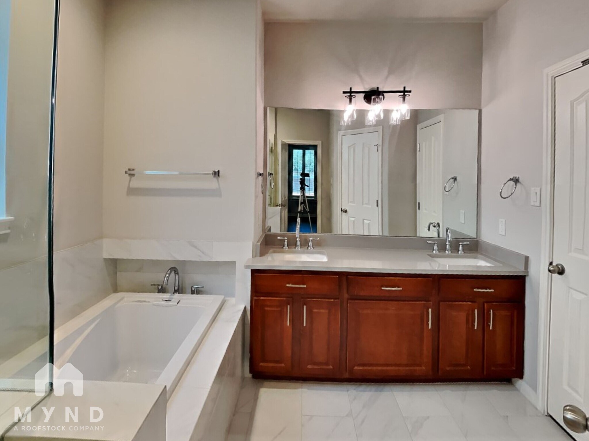 Building Photo - 8009 Levata Dr