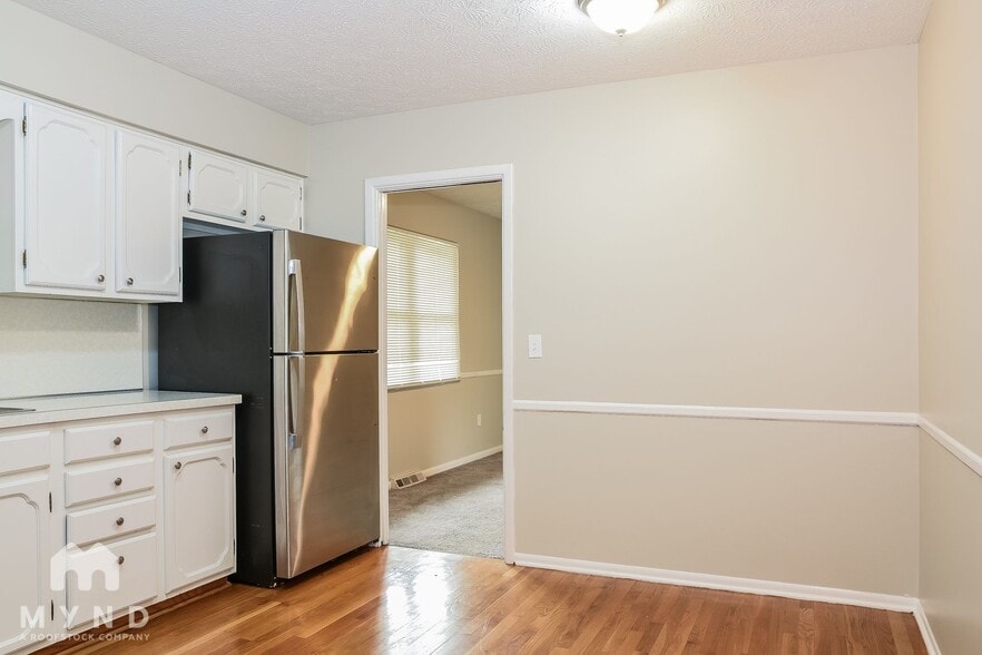 Building Photo - 9649 Shalemar Dr